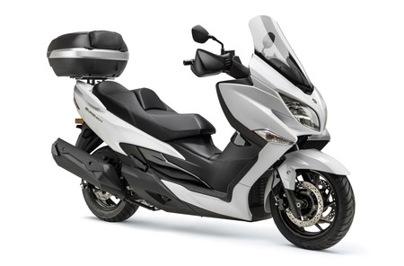 Más capacidad de carga y un nuevo color para el Suzuki Burgman 400 City por 7.199 euros