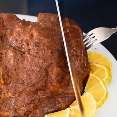 Recetas navideñas 2025: cómo hacer pierna de cerdo adobada sin horno, con los tips y consejos del chef Roger