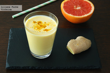 Lassi de pomelo, jengibre y cúrcuma. Receta saludable