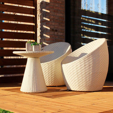 Convertimos el jardín en una zona chill out con estas baldosas de Leroy Merlin que podemos instalar nosotros mismos