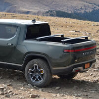 Doctor utiliza su Rivian R1T para realizar una vasectomía