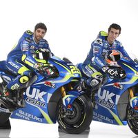 70 fotos y 4 vídeos para conocer al equipo Suzuki ECSTAR, con Andrea Iannone y Álex Rins de azul