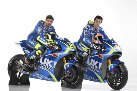 70 fotos y 4 vídeos para conocer al equipo Suzuki ECSTAR, con Andrea Iannone y Álex Rins de azul