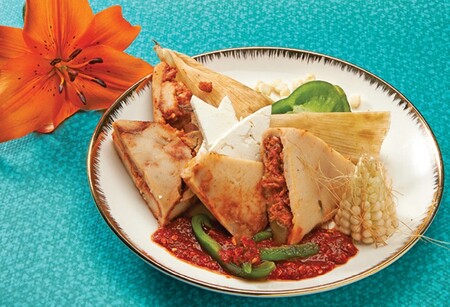Corundas de pollo. Receta fácil de la cocina tradicional mexicana
