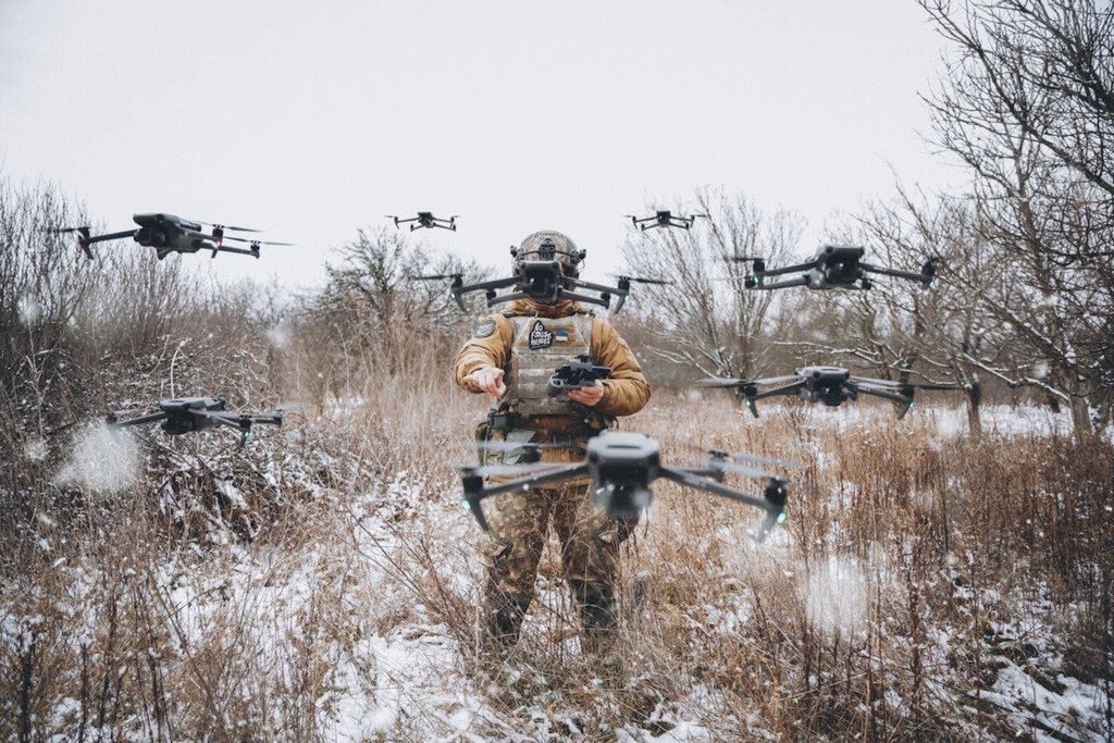Los generales en la guerra de Ucrania han dejado de ser humanos. Hay drones dando órdenes a drones antes de atacar