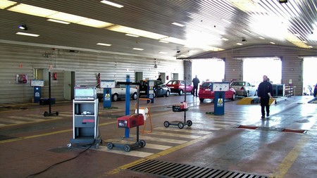 Las ITV temen colapsar tras el confinamiento con las inspecciones acumuladas y piden citar a los coches de forma gradual