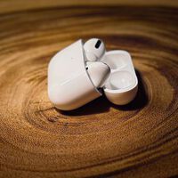 Apple tiene la mejor rebaja del mes: los auriculares AirPods 4 inalámbricos por menos de 100 euros  