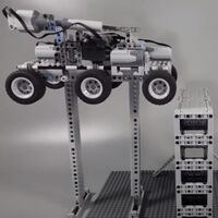 No es ASMR, pero casi: ver cómo evoluciona este coche de LEGO Technic hasta llegar a escalar muros es hipnótico