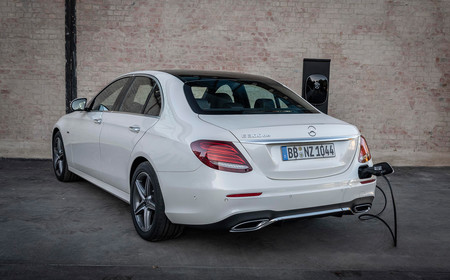 Mercedes-Benz Clase E 300 DE: un híbrido enchufable con una autonomía eléctrica de 54 km desde 66.400 euros