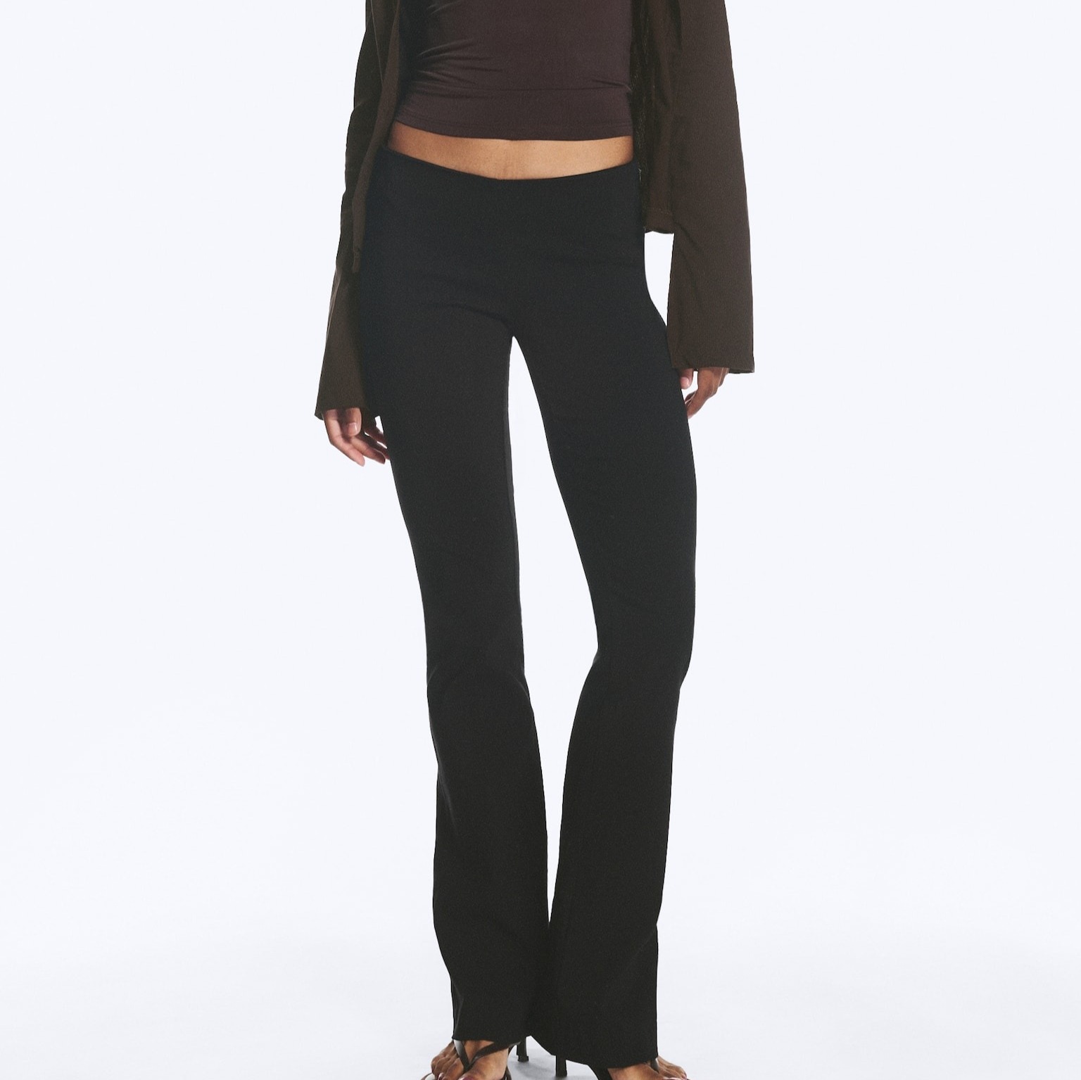 Pantalón bootcut de tiro bajo

