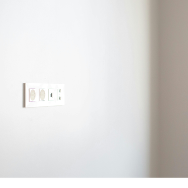 El truco para pintar paredes sin pelearte con los enchufes (ni dejar rastro de pintura) 