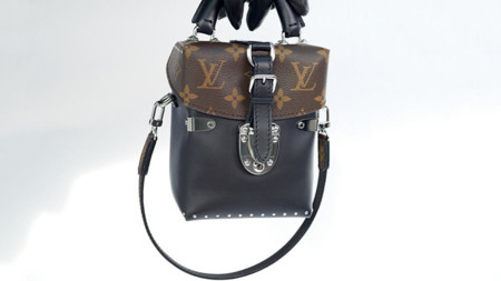 Caméra Box de Louis Vuitton, un bolso inspirado en la funda de las cámaras de fotos retro