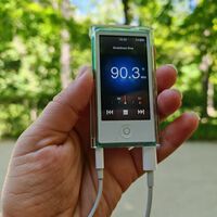 Los móviles de 2025 tienen de todo menos lo que más eché en falta en el apagón: la radio