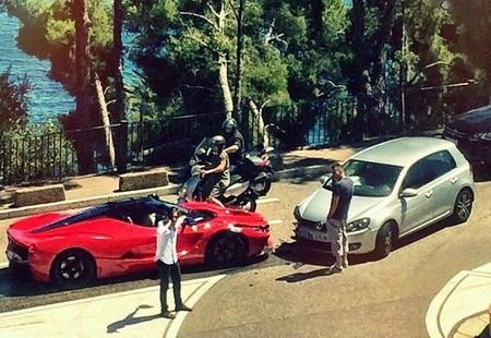 ferrari_laferrari_chocado_2.jpg