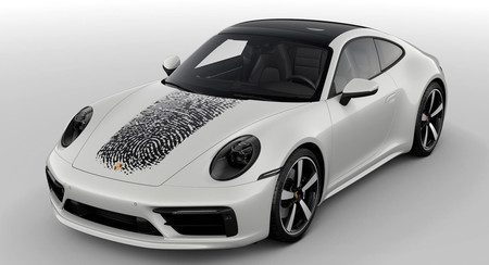 ¿Más personalizado? Imprimir tu huella digital en el cofre de un Porsche 911 te costará 150,000 pesos