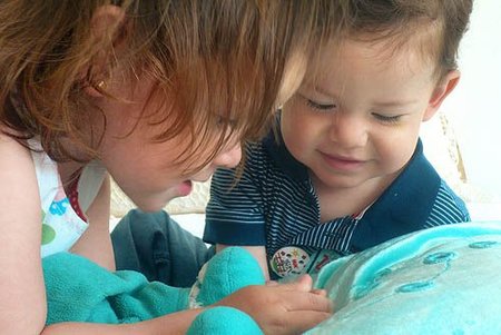 La foto de tu bebé: Lua y Ryu descubriendo juntos