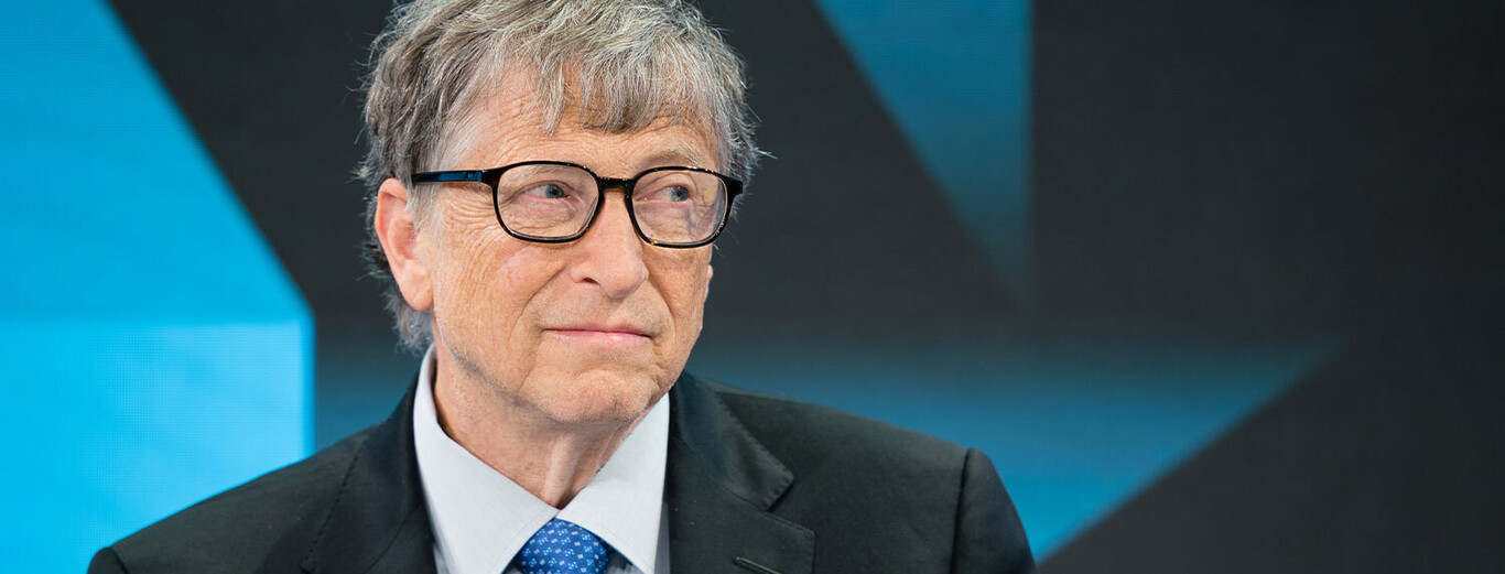 Bill Gates exige que la IA pague impuestos para blindar empleos: "Creo que deberíamos gravar los tokens de IA y a los robots"