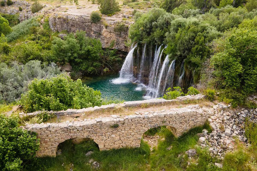 Parece Noruega o Islandia, pero es la cascada cristalina más bonita de España y se llega por una ruta fácil preciosa en otoño