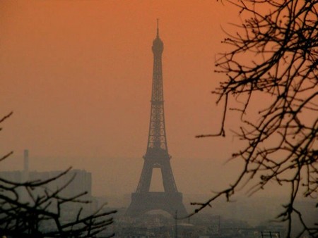 La contaminación sigue en aumento en París y obliga a limitar el tráfico
