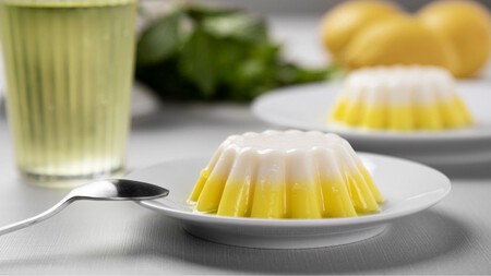 Gelatina mosaico de limón cremosa con 2 ingredientes y para preparar en 15 minutos