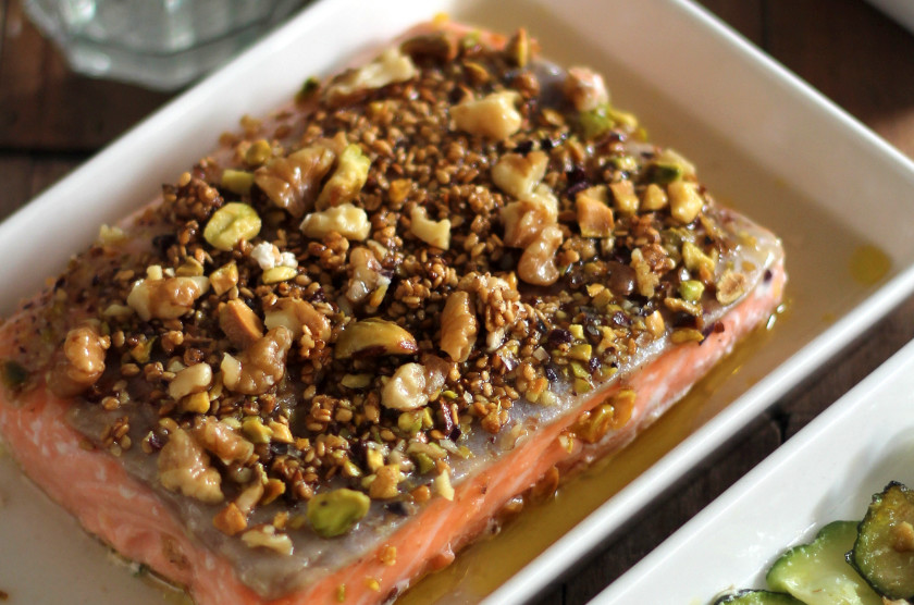 Salmón al horno con frutos secos. La receta definitiva