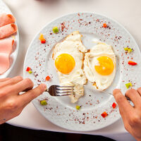 Llevamos 75 años de estudios y los nutricionistas aún no se ponen de acuerdo sobre cuánta proteína tenemos que comer: estos son sus argumentos y los problemas que tenemos para encontrar el número mágico 