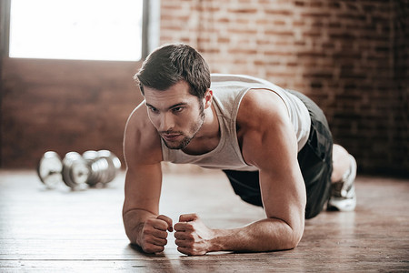 Los errores más frecuentes cuando practicamos el plank o plancha abdominal