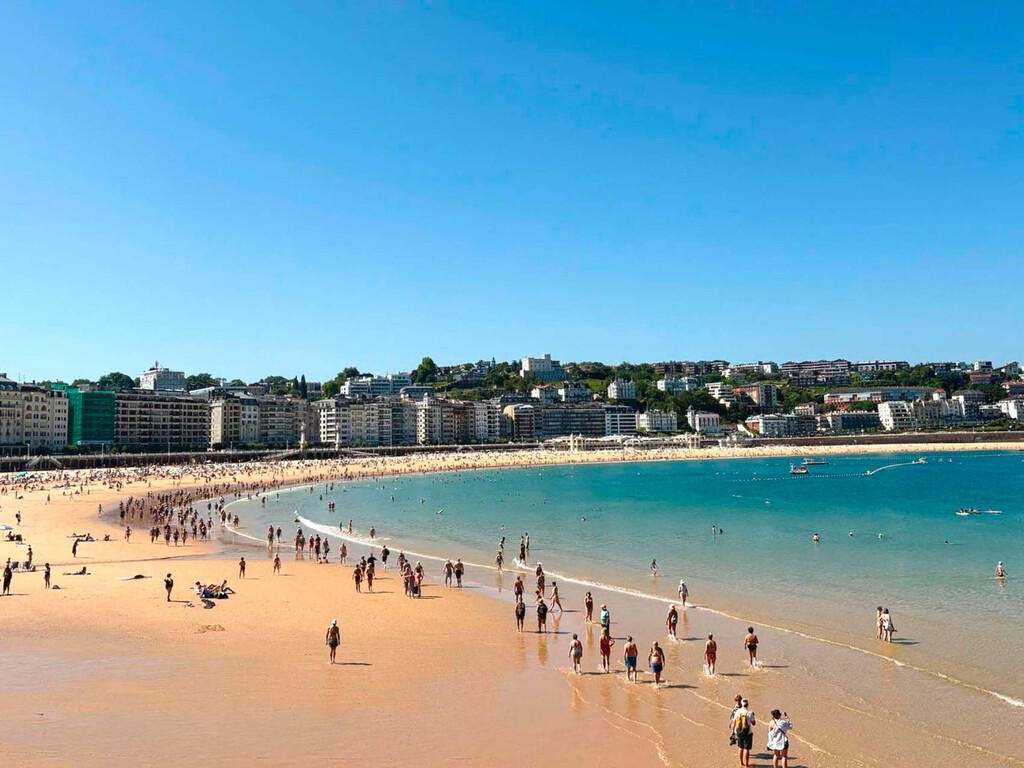 Dos turistas alquilan un Airbnb en San Sebastián para un mes, pero se van a los diez días: “Sentíamos que no quedaba nada por hacer”