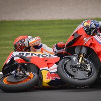 Marc Márquez se disculpa con Jorge Martín tras tirarlo en Silverstone: "He intuido mal la situación" 