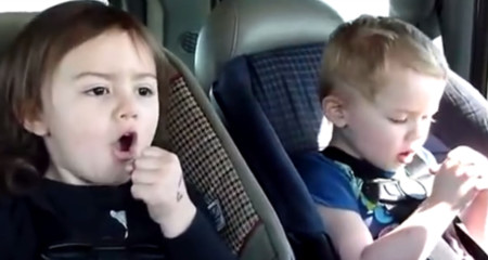 7 vídeos de bebés viajando en coche que te harán reír a carcajadas
