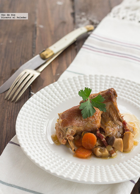 Conejo guisado a la cerveza con setas. Receta