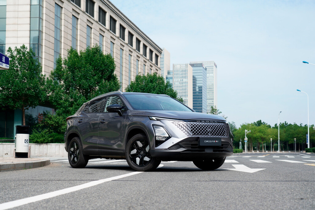 El nuevo Omoda 5 SHS-H quiere romper el mercado del coche híbrido en España con la fórmula más sencilla: 23.990 euros