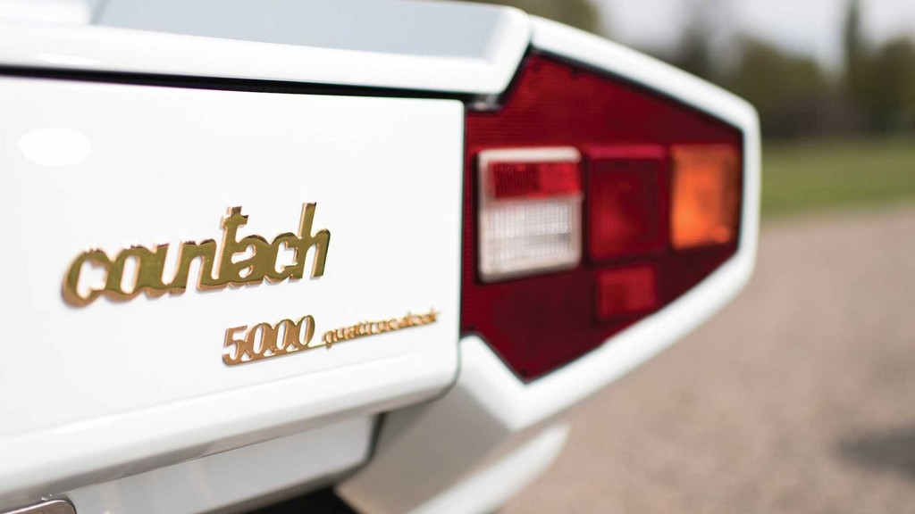 Lamborghini Countach con acabados en oro: a subasta la opulencia de los 80