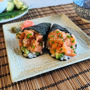 Temaki de salmón, receta del infalible sushi enrollado a mano