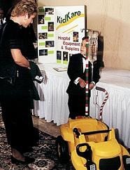 Pequeños niños empresarios y triunfadores