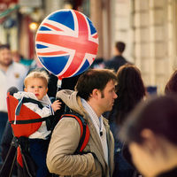 ¿Cómo está afectando la caída de la libra a los ciudadanos que residen fuera del UK?