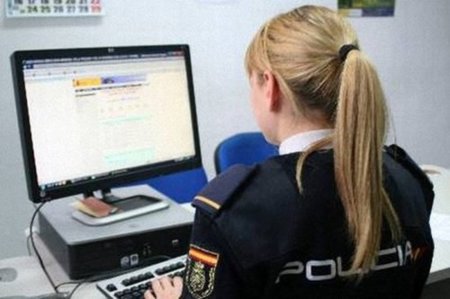 La Policía advierte a los menores: "No enciendas la webcam sin permiso de tus padres"