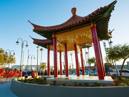 Este es el destino al norte de México que esconde túneles, historia y donde la gastronomía china forma parte de la identidad