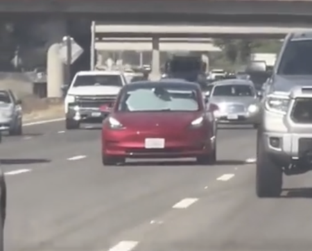 Tesla Model 3 parabrisas obstruido