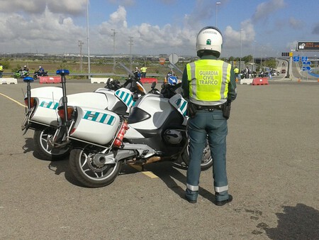 La Guardia Civil investiga a cuatro motoristas canarios por grabarse haciendo conducción temeraria