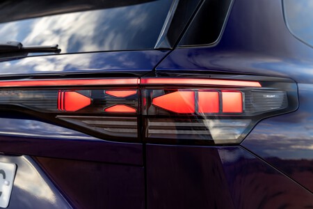 Detalles Tayron Ultra Violeta 1