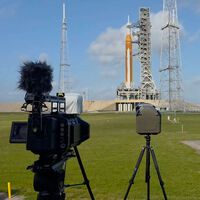 La vuelta a la Luna de la NASA arranca esta noche. El único "invitado" a pie del Artemis II es una cámara para Apple de 25.000 euros