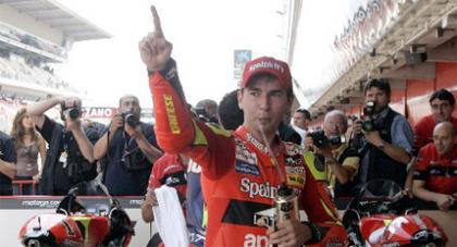 Lorenzo no da opción a nadie