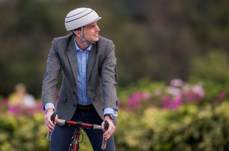 Closca Fuga, el casco plegable creado por una start-up valenciana