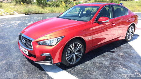 Infiniti Q50S lateral