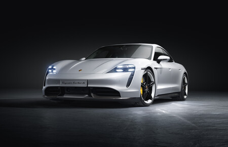 Porsche Taycan acelera a fondo en las ventas de la firma en los últimos tres meses