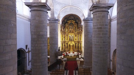 Interior De La Iglesia De Los Santos Juanes En Nava Del Rey