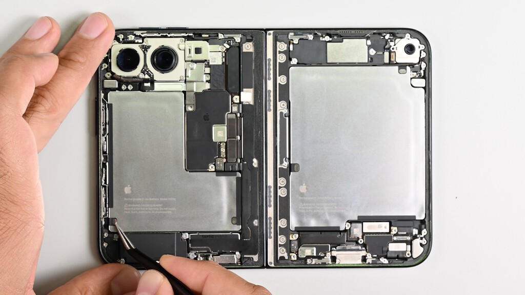 Desmontan el iPhone Duo hasta el último tornillo. Por dentro hay más de una sorpresa