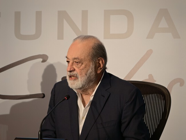 Carlos Slim habla del registro de líneas celulares en México: "deberían darle una reestudiadita"