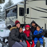 Vendieron todo lo que tenían, se fueron con tres hijos a una caravana y ahora viven los cinco por menos 680 euros al mes